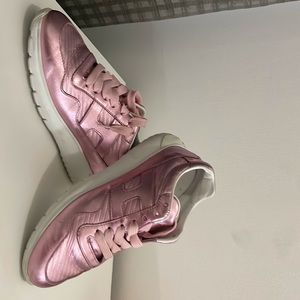 Metallic pink beautiful and comfortable